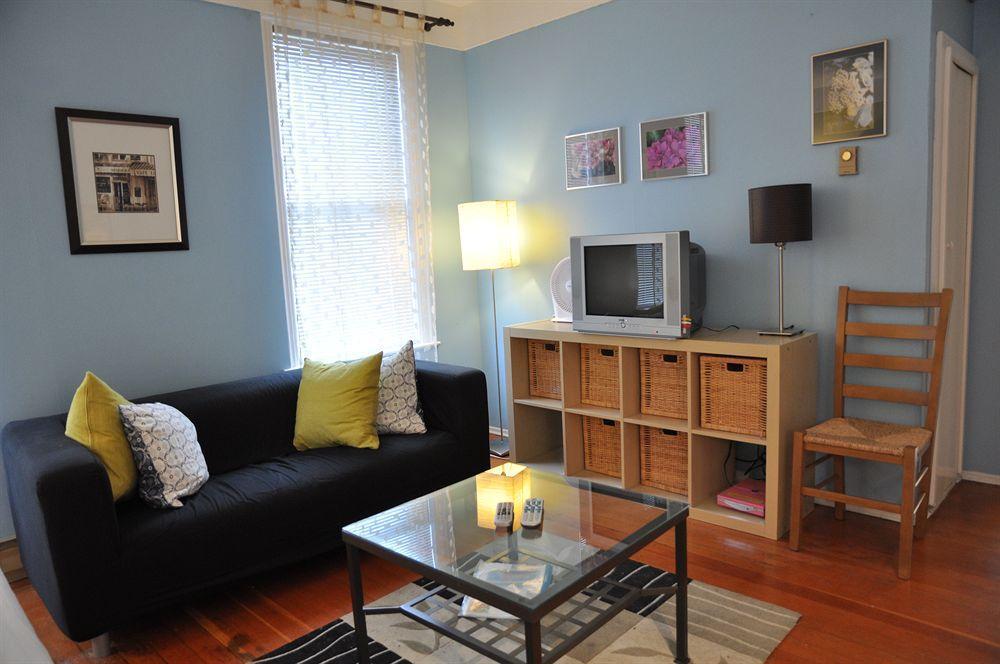 Ocean Island Garden Suites Виктория Екстериор снимка
